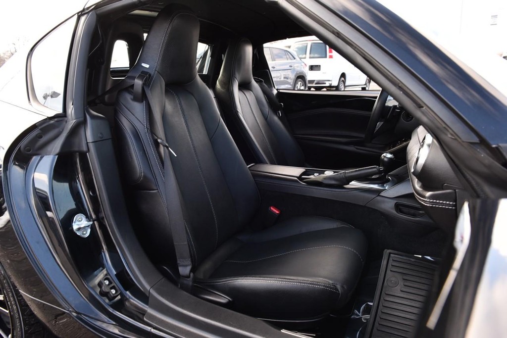 Mazda MX-5 Miata RF Vehicle Full-screen Gallery Image 22