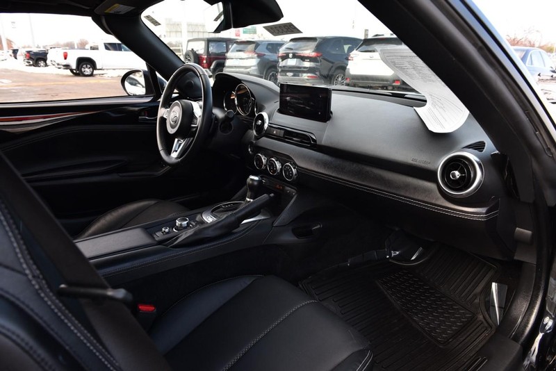 Mazda MX-5 Miata RF Vehicle Image 08