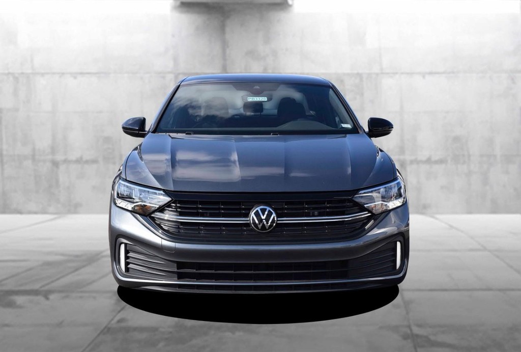 Volkswagen Jetta Vehicle Full-screen Gallery Image 4