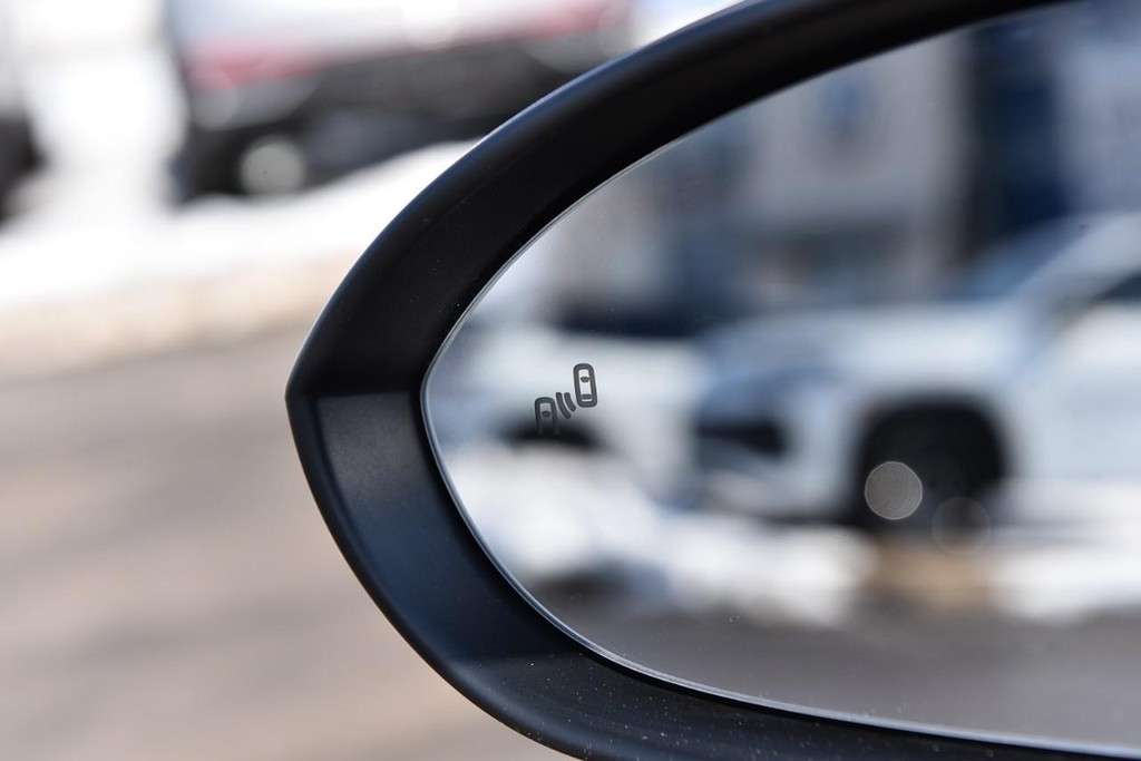 Volkswagen Jetta Vehicle Full-screen Gallery Image 10