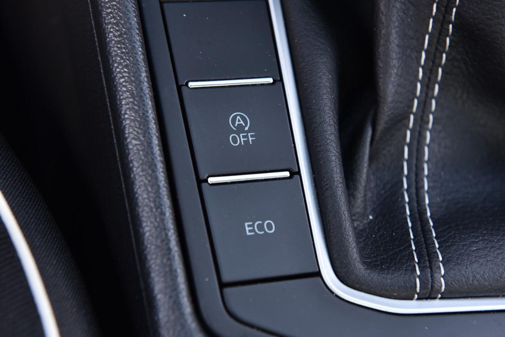 Volkswagen Jetta Vehicle Full-screen Gallery Image 17