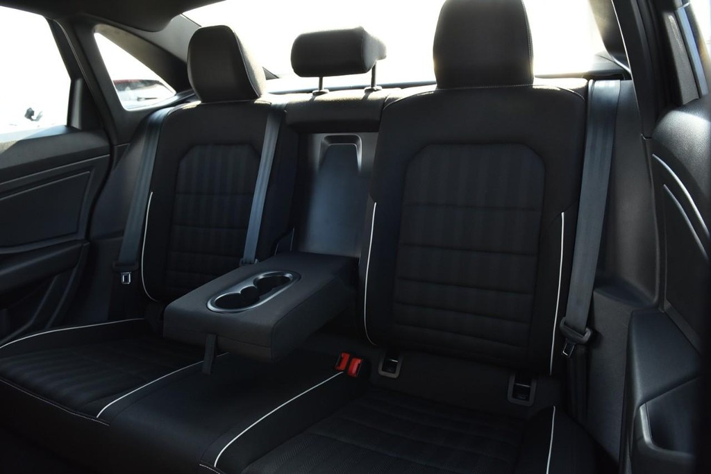 Volkswagen Jetta Vehicle Full-screen Gallery Image 21