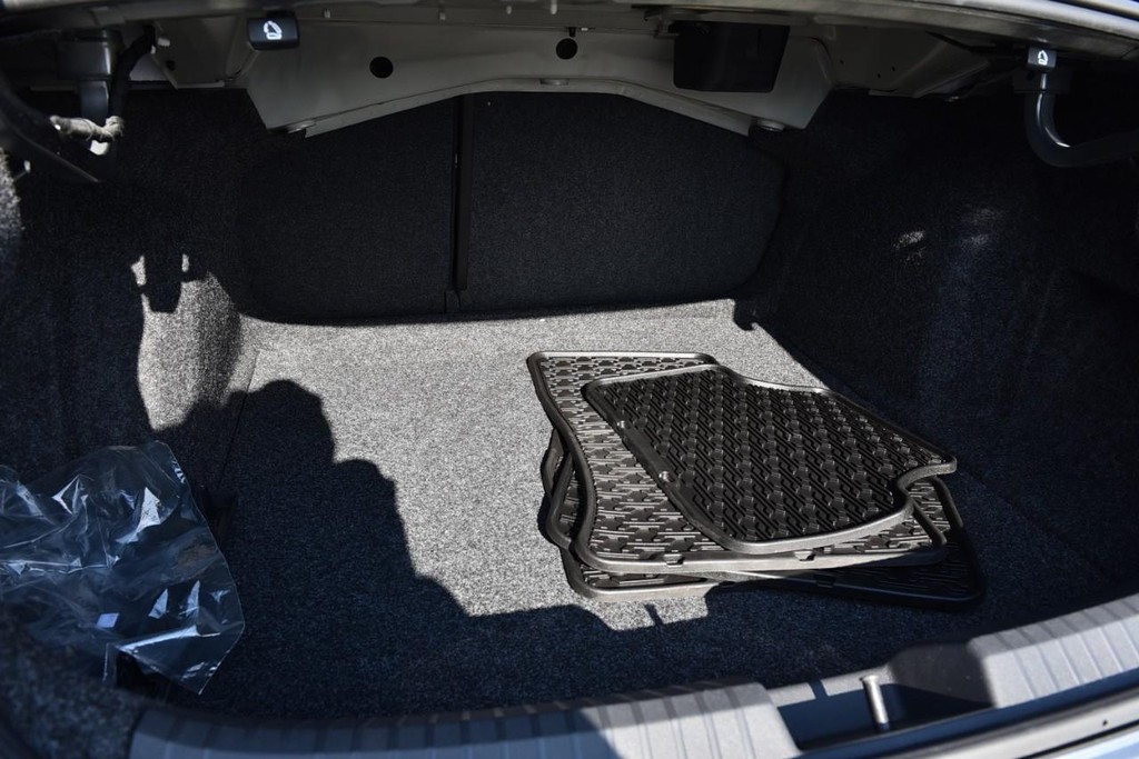 Volkswagen Jetta Vehicle Full-screen Gallery Image 22