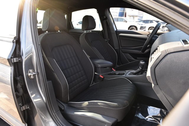 Volkswagen Jetta Vehicle Image 20