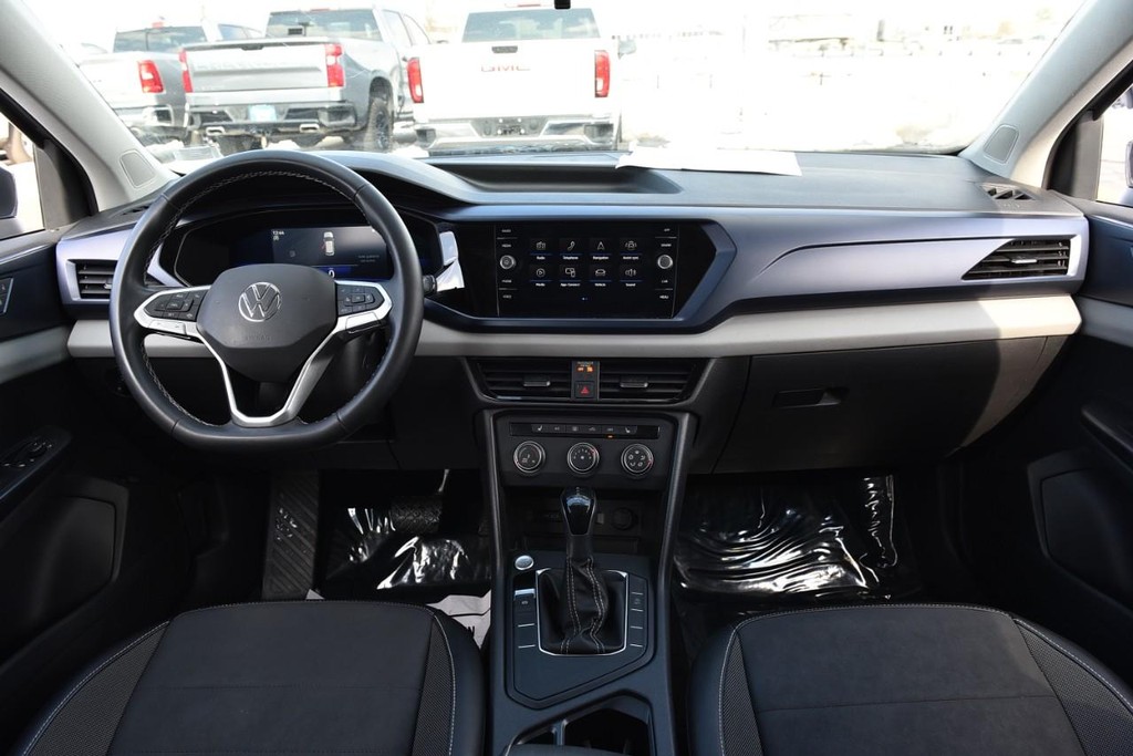 Volkswagen Taos Vehicle Full-screen Gallery Image 7