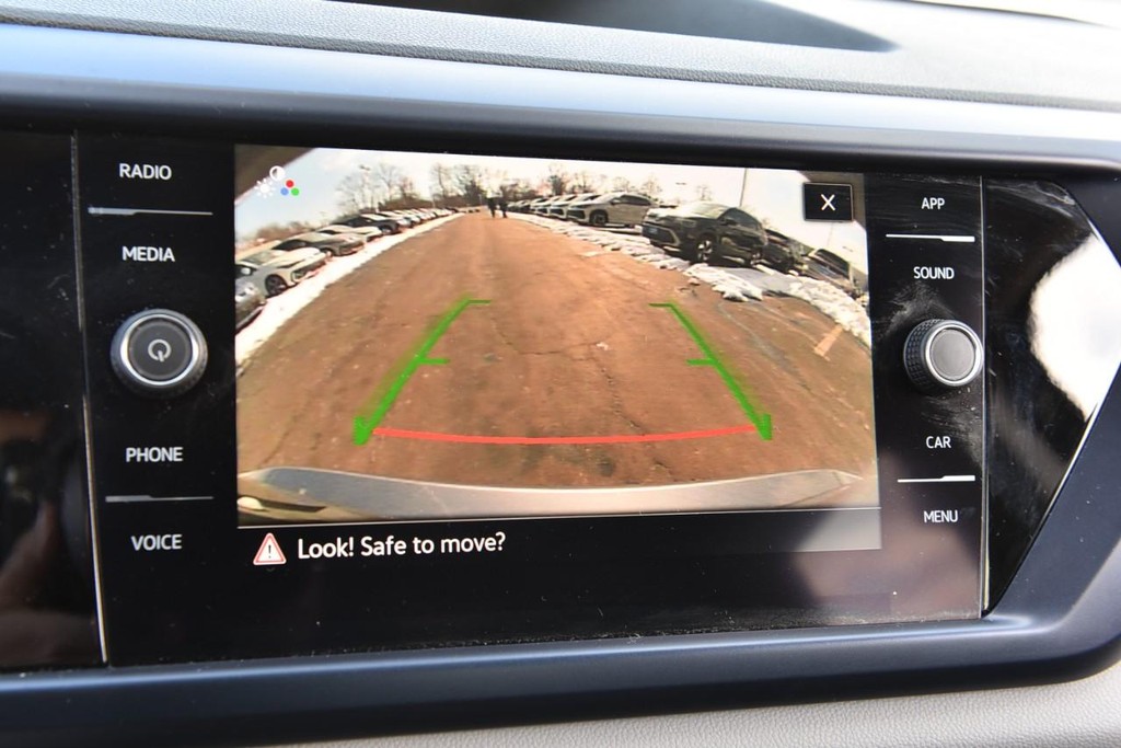 Volkswagen Taos Vehicle Full-screen Gallery Image 12