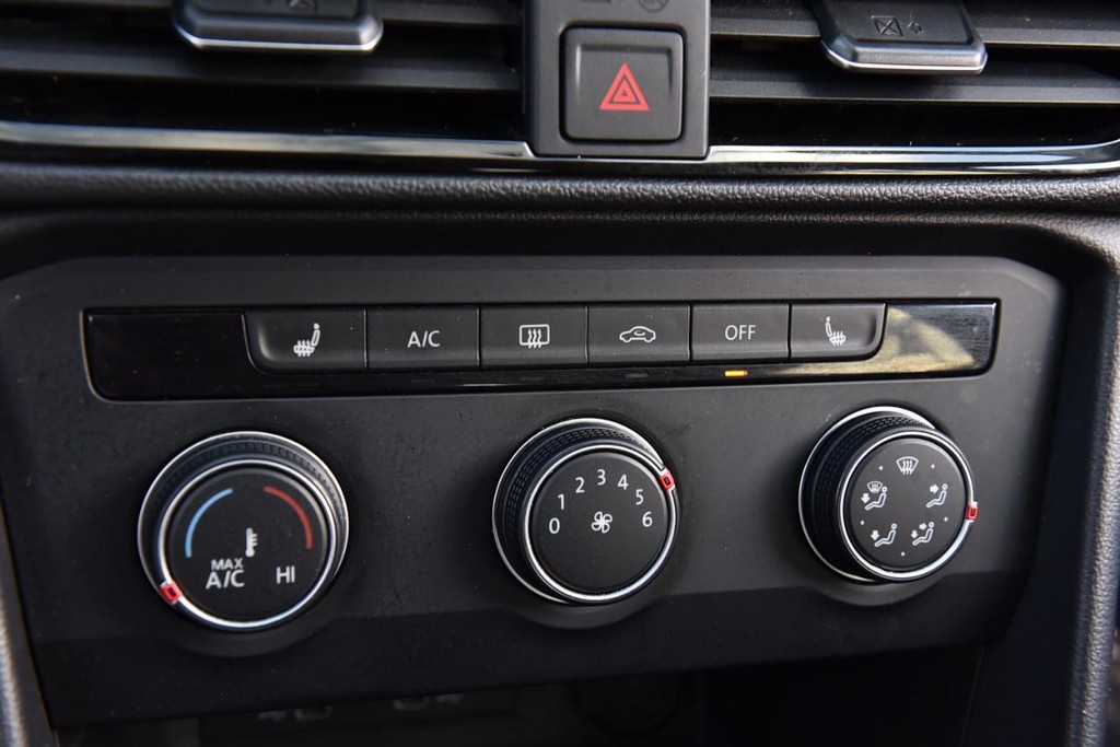 Volkswagen Taos Vehicle Full-screen Gallery Image 14