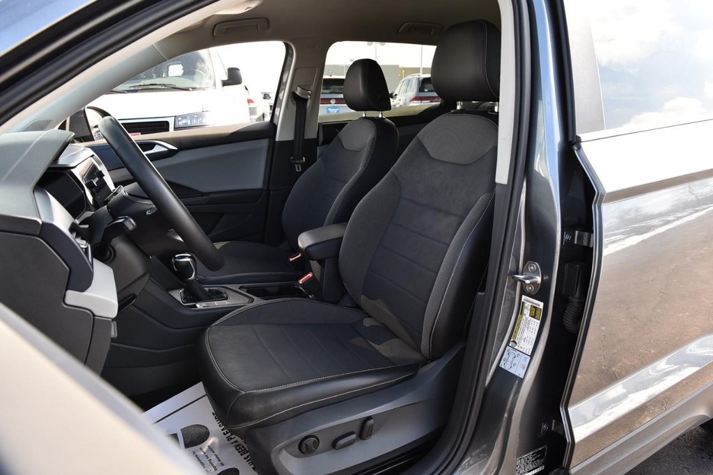 Volkswagen Taos Vehicle Full-screen Gallery Image 18