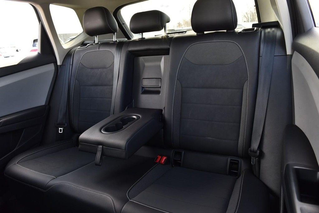 Volkswagen Taos Vehicle Full-screen Gallery Image 20