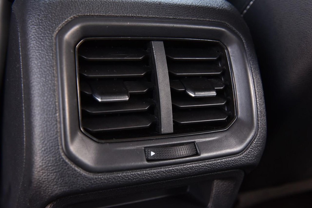 Volkswagen Taos Vehicle Full-screen Gallery Image 21