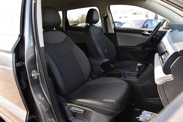 Volkswagen Taos Vehicle Image 19