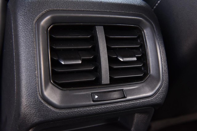 Volkswagen Taos Vehicle Image 21