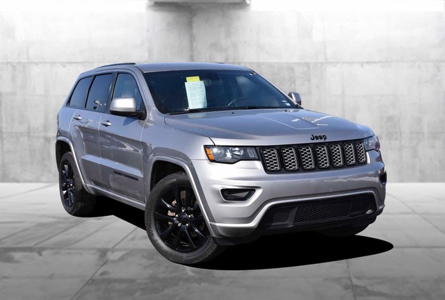 Jeep Grand Cherokee Vehicle Image 02