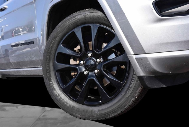 Jeep Grand Cherokee Vehicle Image 03