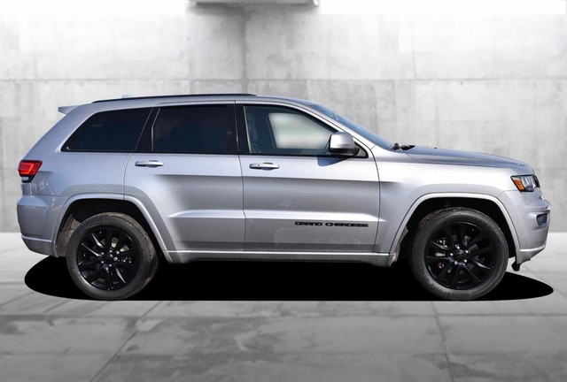 Jeep Grand Cherokee Vehicle Image 05