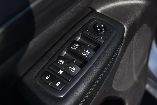 Jeep Grand Cherokee Vehicle Image 08