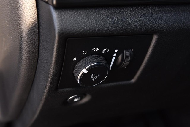 Jeep Grand Cherokee Vehicle Image 11