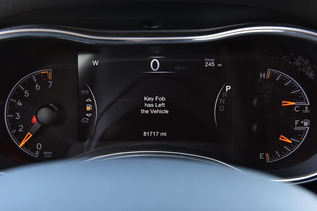 Jeep Grand Cherokee Vehicle Image 12