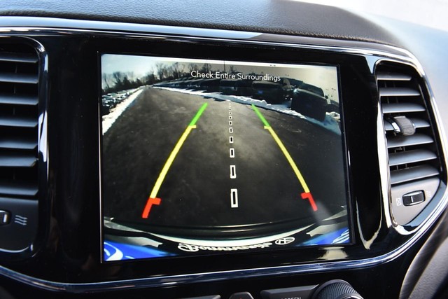 Jeep Grand Cherokee Vehicle Image 13