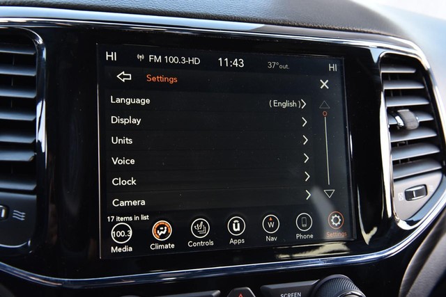 Jeep Grand Cherokee Vehicle Image 14