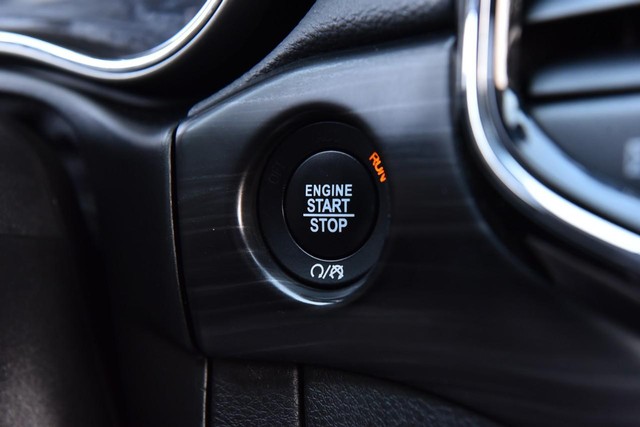 Jeep Grand Cherokee Vehicle Image 17