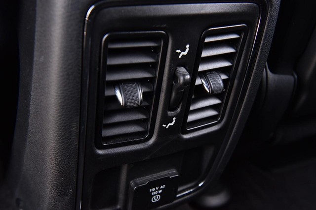 Jeep Grand Cherokee Vehicle Image 22