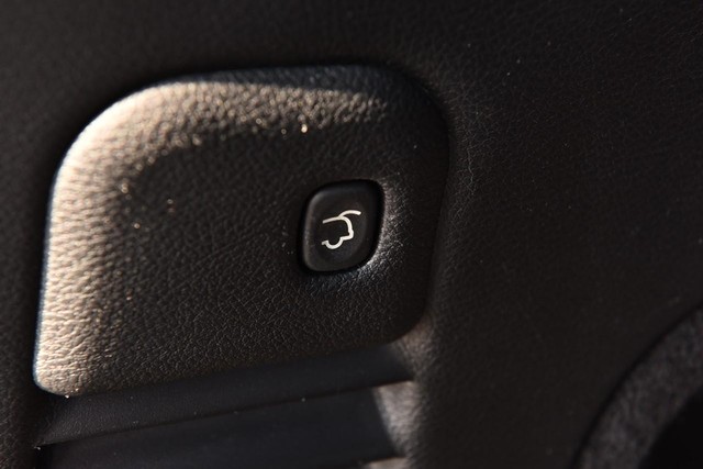 Jeep Grand Cherokee Vehicle Image 24