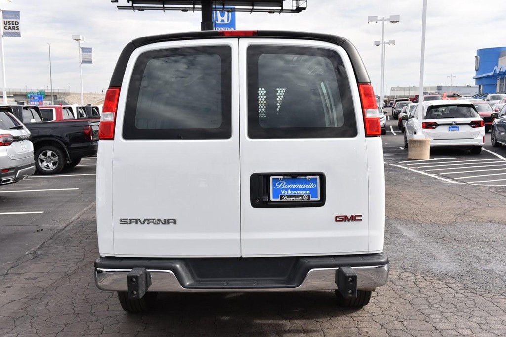 GMC Savana Cargo Van Vehicle Full-screen Gallery Image 6