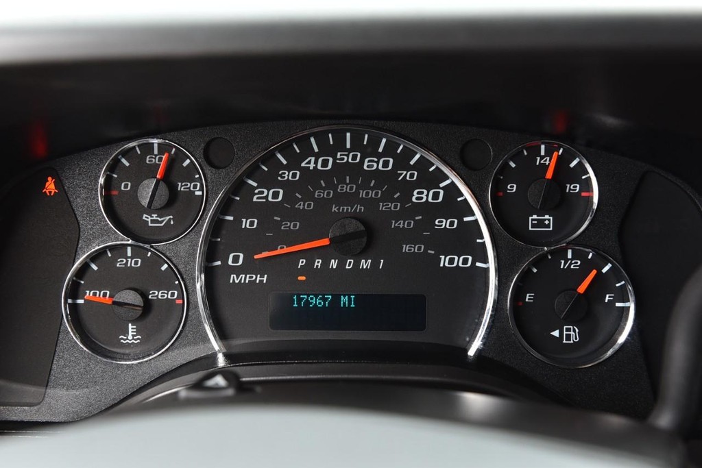 GMC Savana Cargo Van Vehicle Full-screen Gallery Image 11