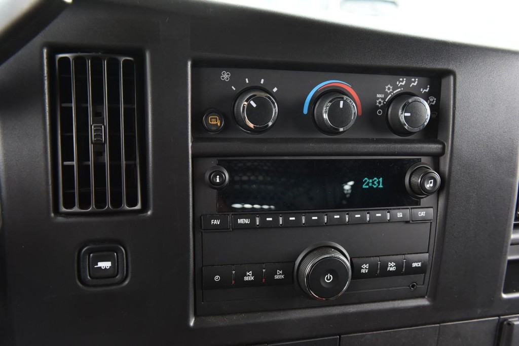 GMC Savana Cargo Van Vehicle Full-screen Gallery Image 13