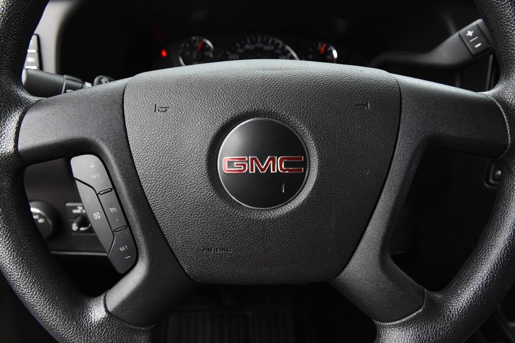 GMC Savana Cargo Van Vehicle Full-screen Gallery Image 14