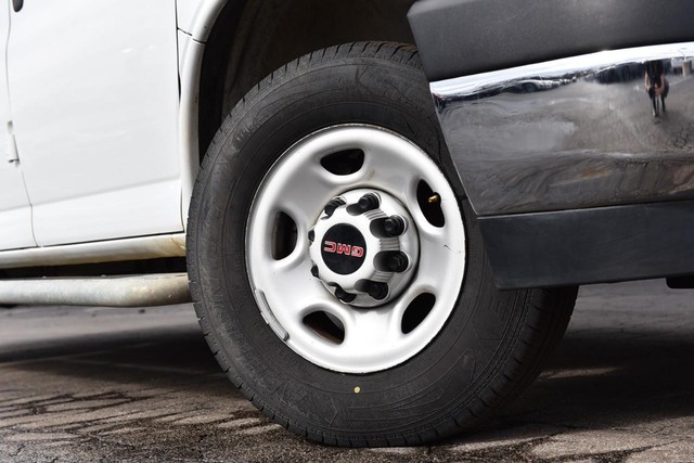 GMC Savana Cargo Van Vehicle Image 03