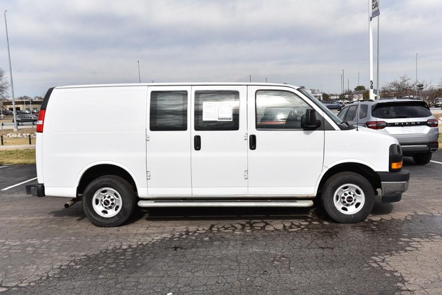 GMC Savana Cargo Van Vehicle Image 05