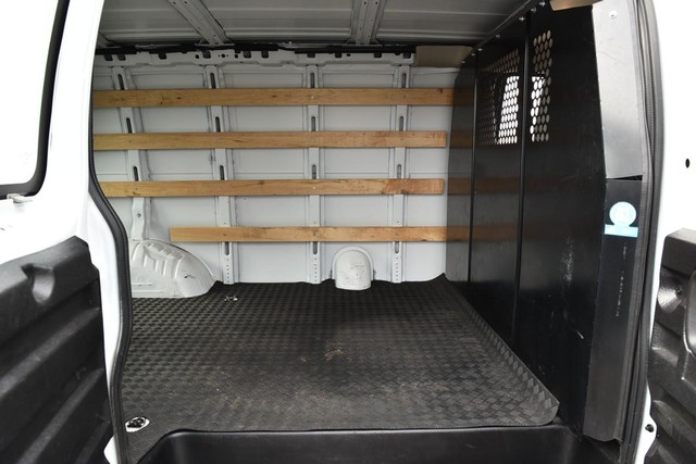 GMC Savana Cargo Van Vehicle Image 17