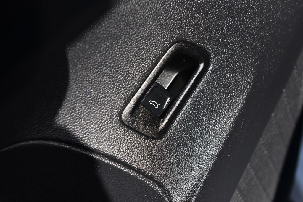 Volkswagen Atlas Vehicle Full-screen Gallery Image 9