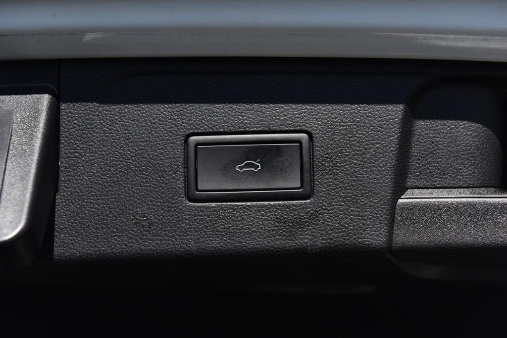 Volkswagen Atlas Vehicle Full-screen Gallery Image 26