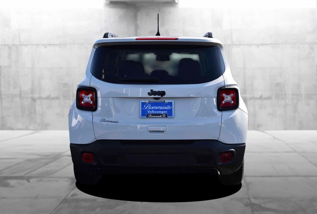 Jeep Renegade Vehicle Full-screen Gallery Image 6