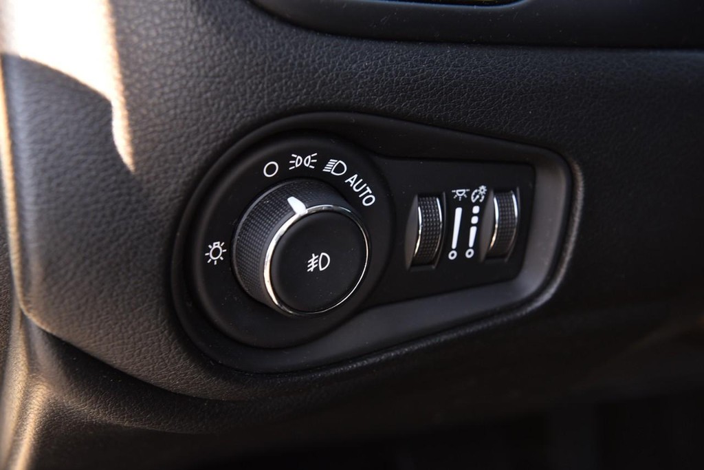 Jeep Renegade Vehicle Full-screen Gallery Image 9