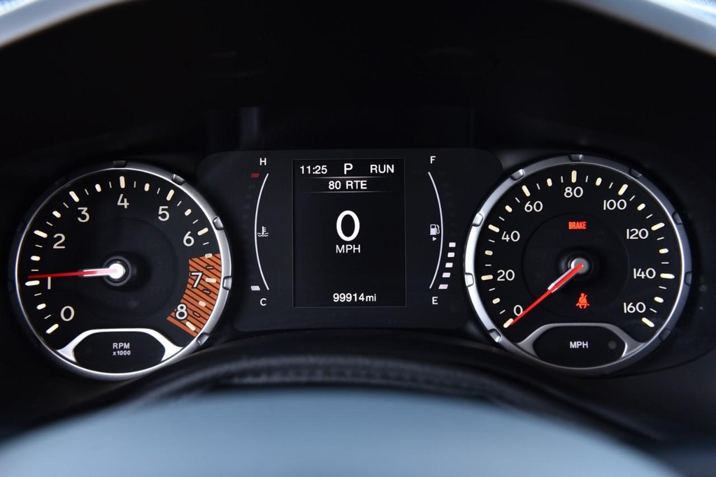 Jeep Renegade Vehicle Full-screen Gallery Image 10