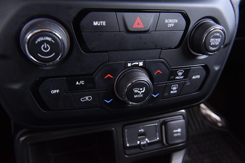 Jeep Renegade Vehicle Full-screen Gallery Image 13