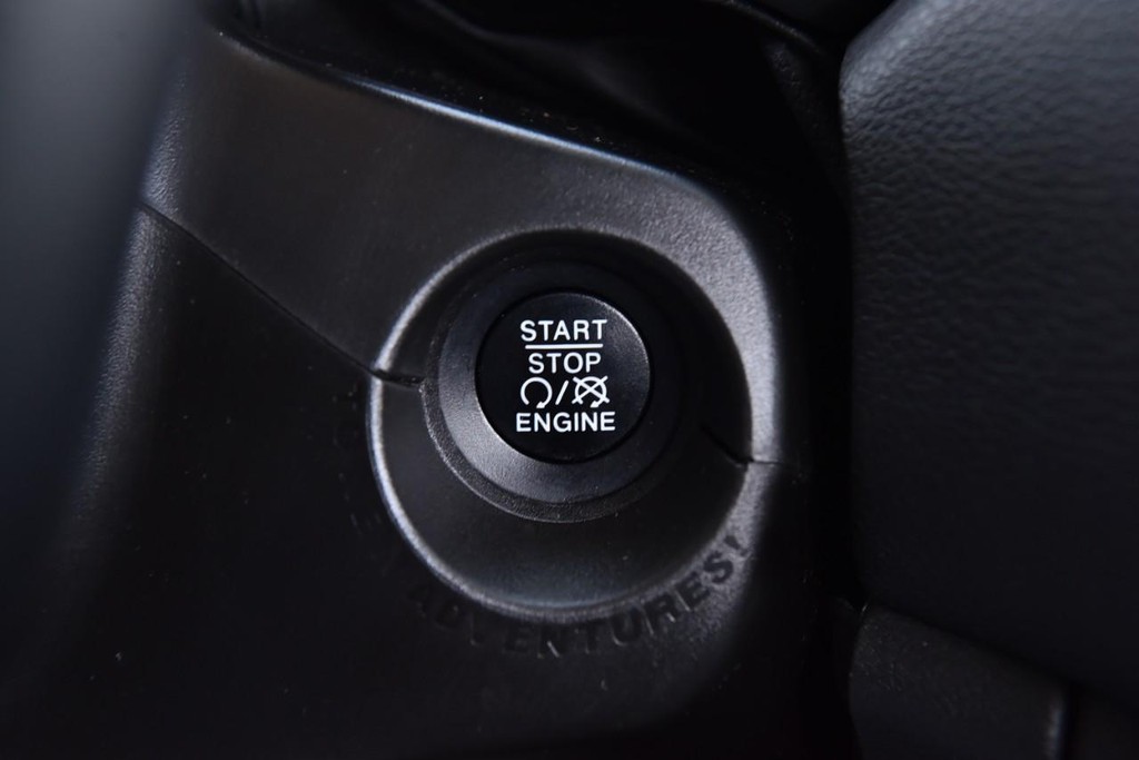 Jeep Renegade Vehicle Full-screen Gallery Image 15