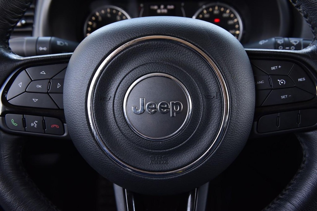 Jeep Renegade Vehicle Full-screen Gallery Image 16
