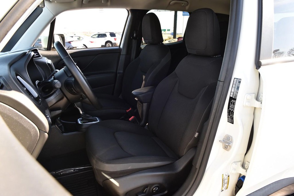 Jeep Renegade Vehicle Full-screen Gallery Image 17