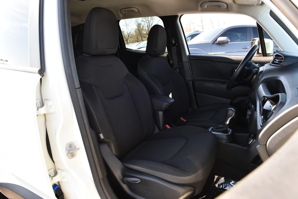 Jeep Renegade Vehicle Full-screen Gallery Image 18