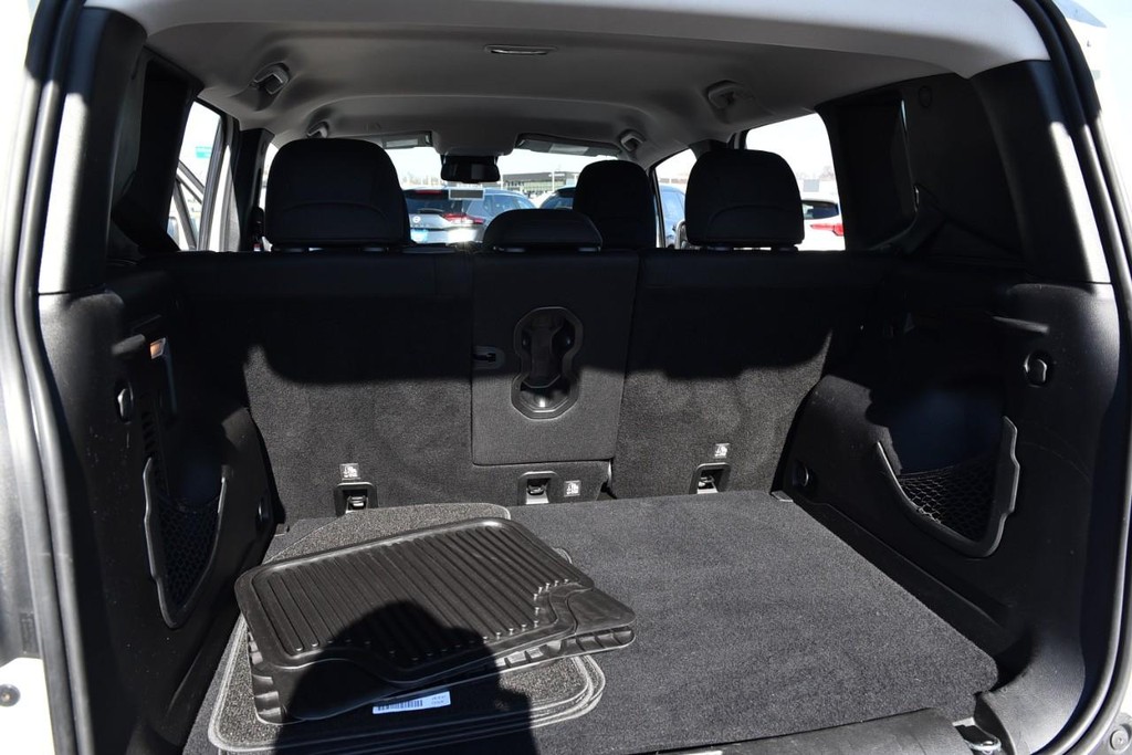 Jeep Renegade Vehicle Full-screen Gallery Image 21