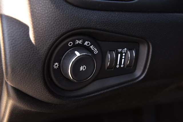 Jeep Renegade Vehicle Image 09