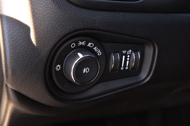 Jeep Renegade Vehicle Image 09