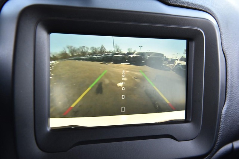 Jeep Renegade Vehicle Image 11