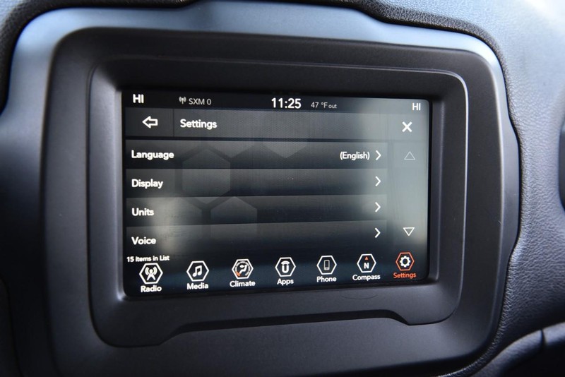 Jeep Renegade Vehicle Image 12