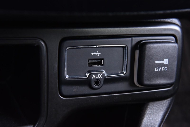 Jeep Renegade Vehicle Image 14